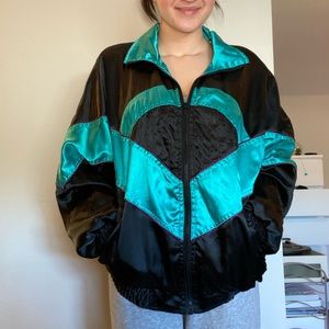 CUTE RETRO WINDBREAKER